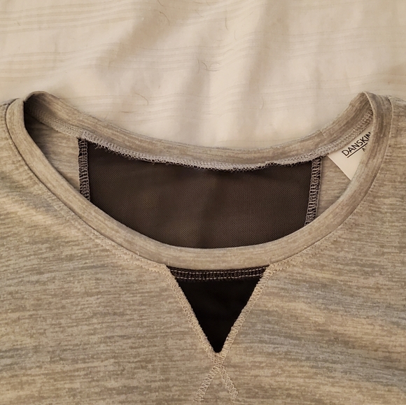Danskin NOW workout shirt - Picture 1 of 8